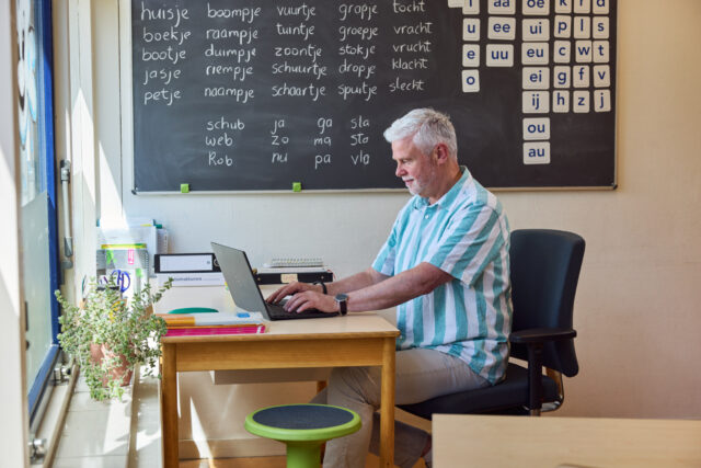 Leraar gebruikt Wikiwijs voor open leermateriaal